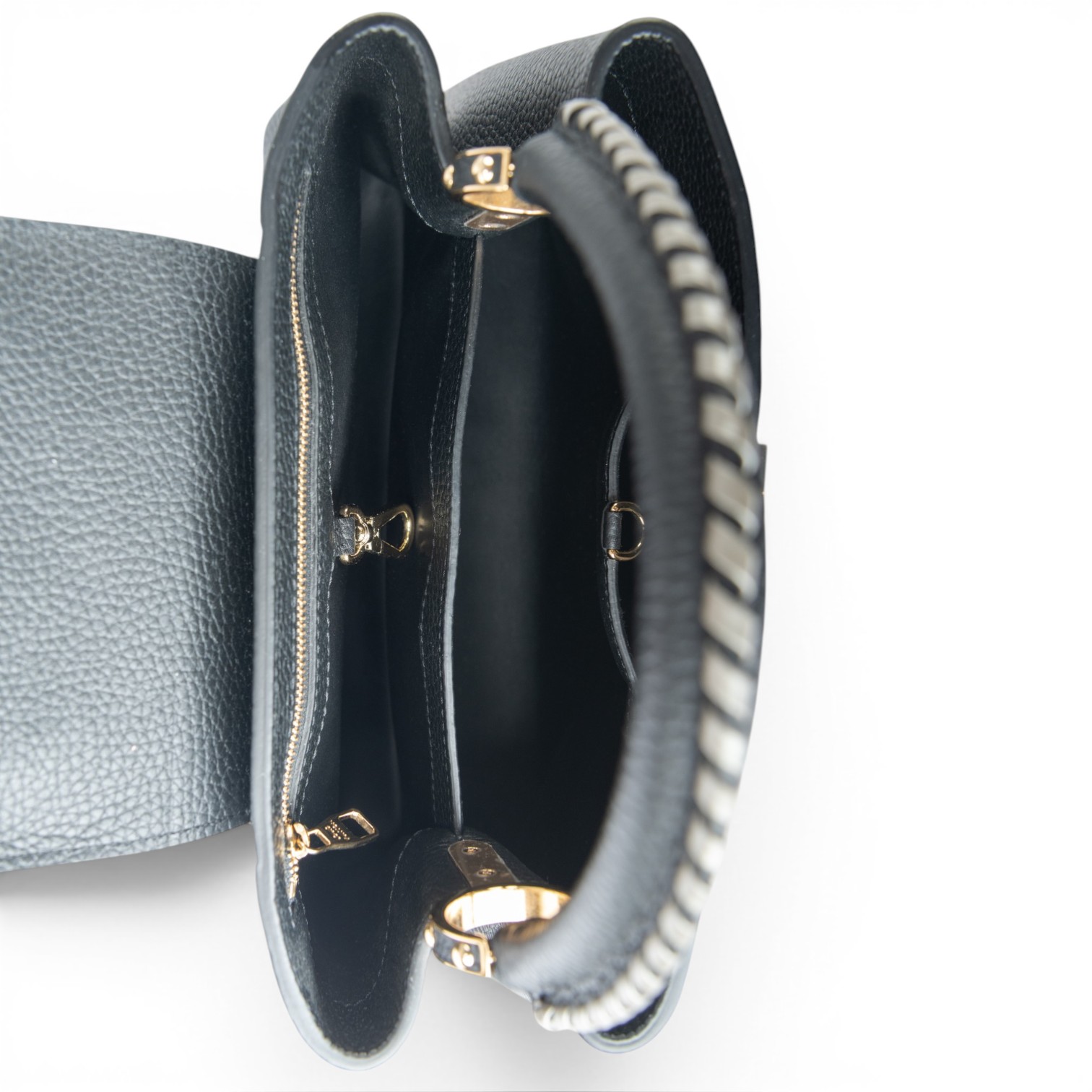 Louis Vuitton Capucines MM — view 4