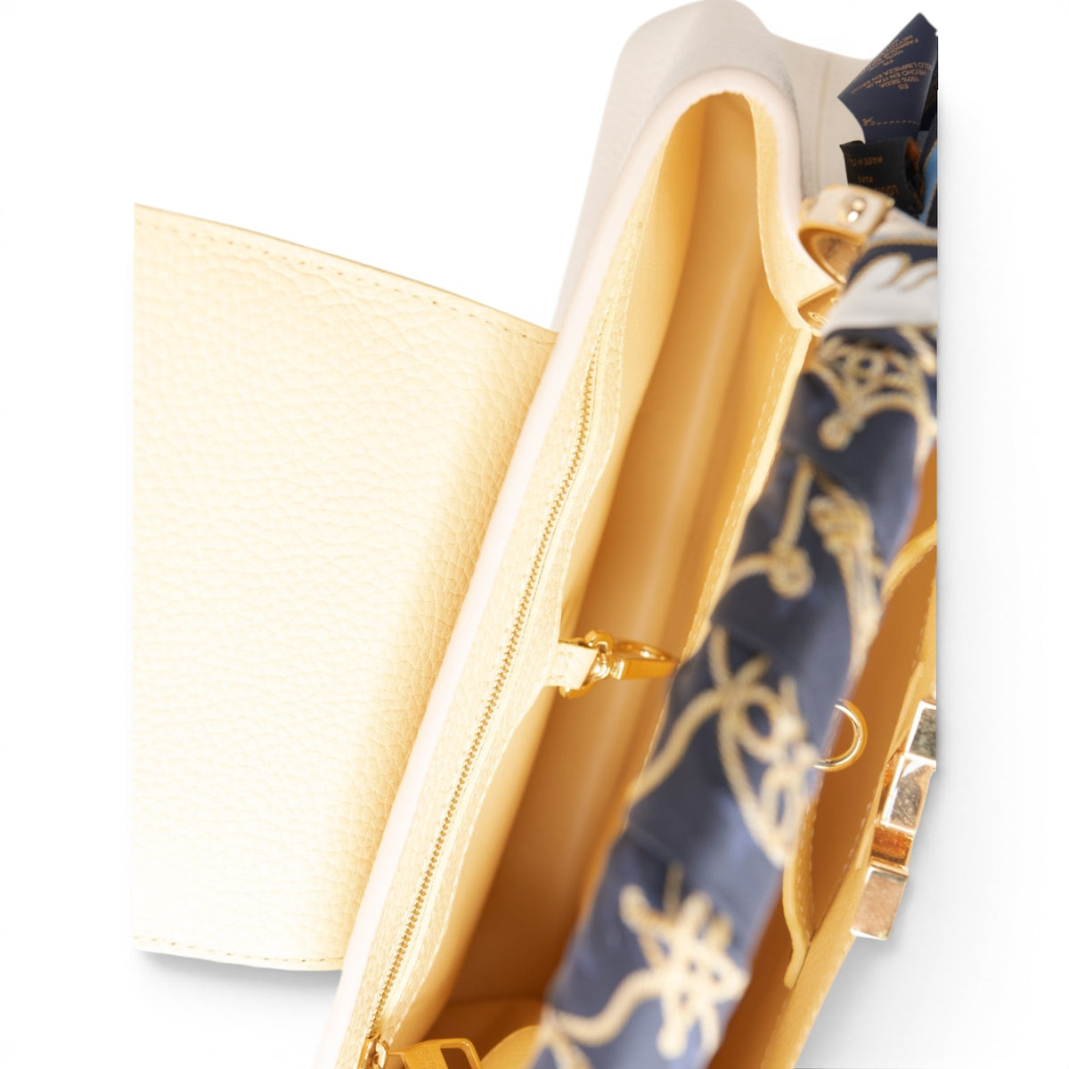 Louis Vuitton Capucines Mm — view 5